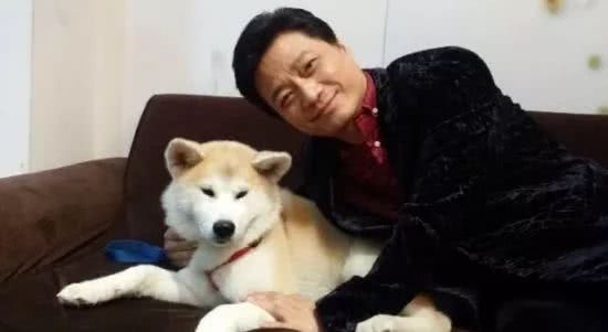 中国“最敢说真话”的崔永元是一位温柔的“铲屎官”！